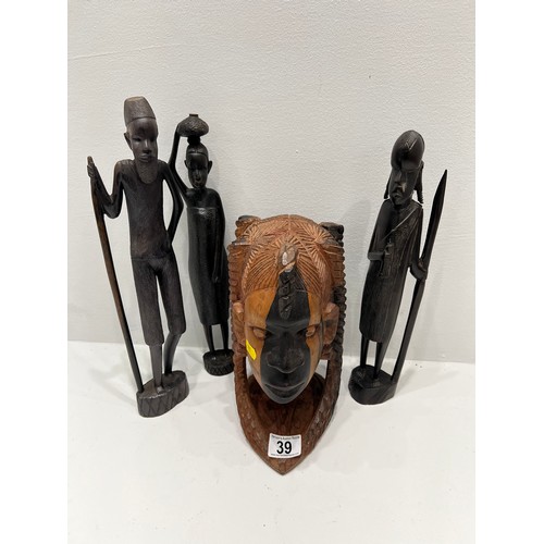 39 - Box African carvings