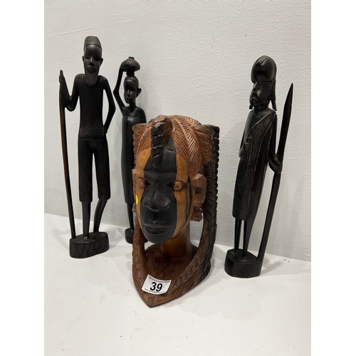 39 - Box African carvings