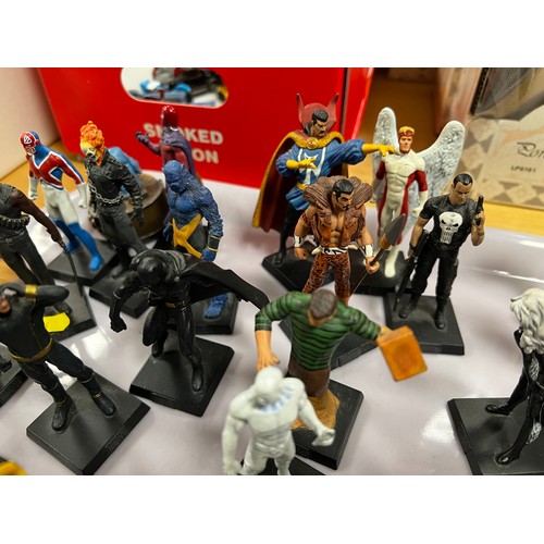 297 - Tray collectable Marvel figures circa 2006 approx 23