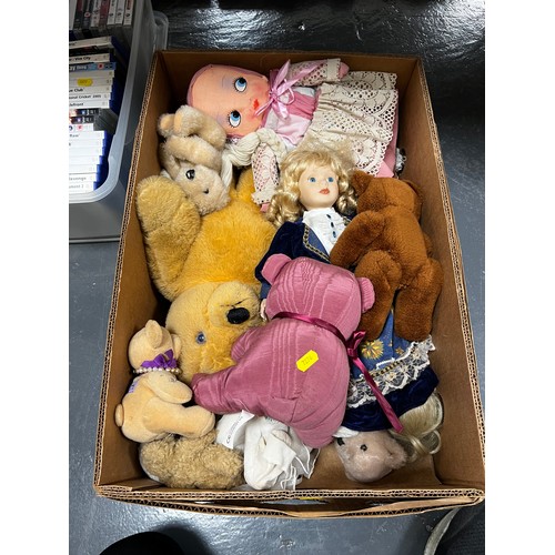 290 - Box Dolls/Teddys + large Vanity case