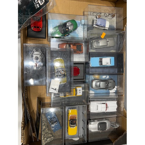 277 - Box collectible model 007 cars in cases