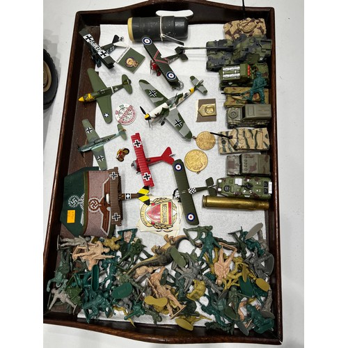 261 - Tray military tanks/trucks/soldiers/planes + Jackal all terrain Vehicle. Tray not inc