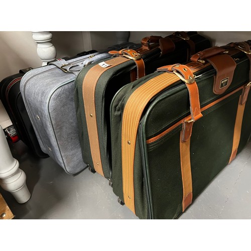 117 - 2 antler suitcases + 2 others