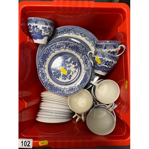 102 - Box blue / white willow pattern pottery