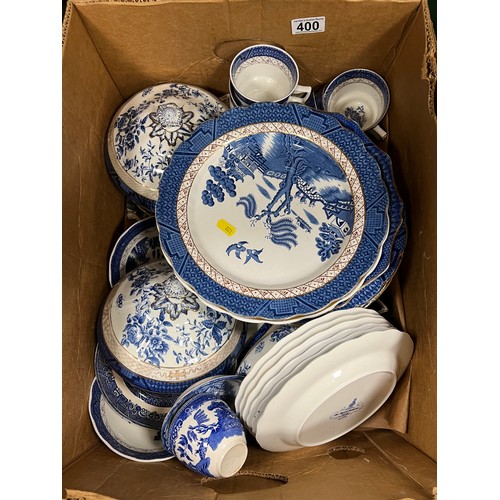 400 - Box Blue White Pottery