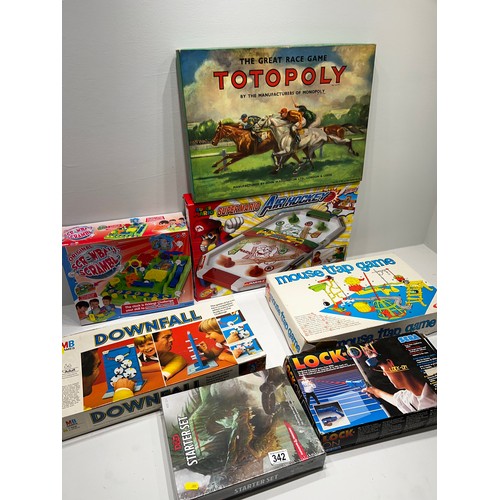 342 - Quantity vintage games Totopoly /mousetrap/air hockey downfall etc