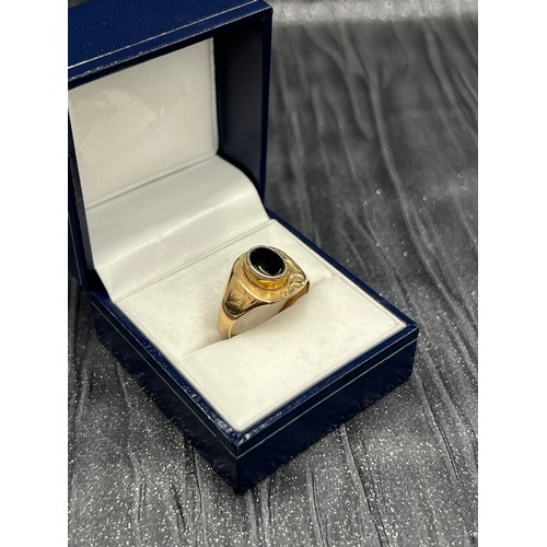 510 - 9ct Gold Black Onyx Ring size S 4.4g gross