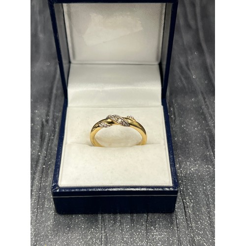 509 - 18 ct Gold / Diamonds Ring 2.8g gross size S