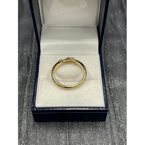 509 - 18 ct Gold / Diamonds Ring 2.8g gross size S