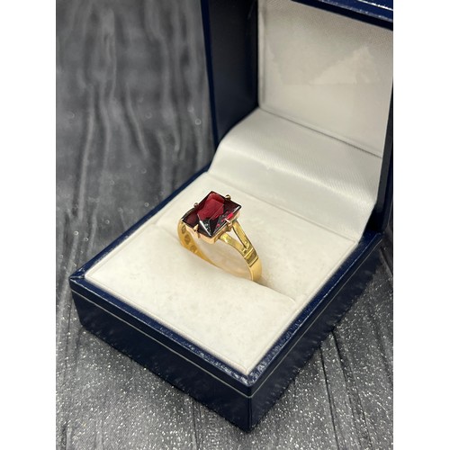 507 - Large Garnet set in 18ct Gold 2.8g gross size S/T