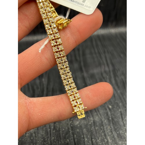 541 - 18ct Gold Diamond Tennis Bracelet set with 6 ct Diamonds  27.1g gross