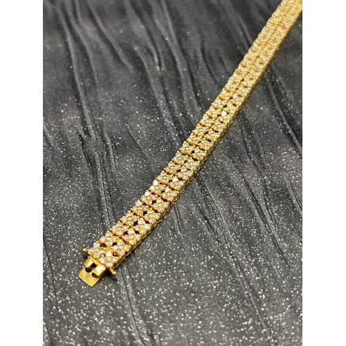 541 - 18ct Gold Diamond Tennis Bracelet set with 6 ct Diamonds  27.1g gross