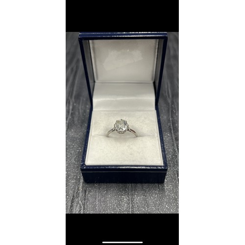 550 - Stunning 2 Carat Diamond Ring with great clarity set in Platinum. Size N/O