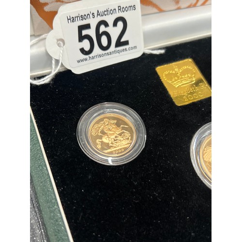 562 - Royal Mint 22ct Gold proof Three coin Sovereign set 2000 with Certificate of Authenticity No 0565