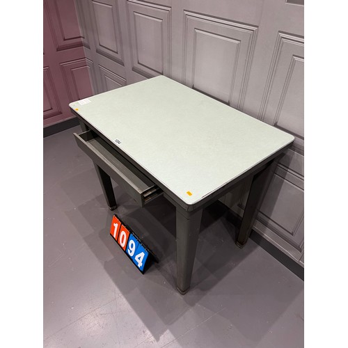 1094 - 1963 Metal tanker desk with drawers