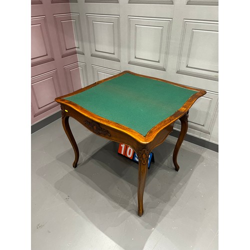 1095 - Victorian walnut inlaid games table