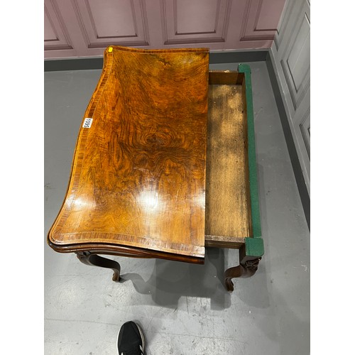 1095 - Victorian walnut inlaid games table