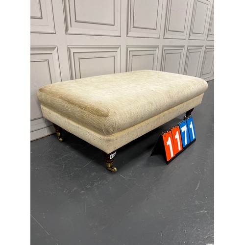 1171 - Victorian style foot rest on casters