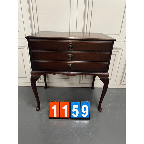 1159 - Vintage mahogany canteen of cutlery drawers