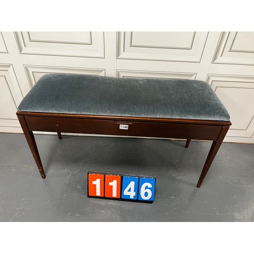 1146 - Vintage divet stool with lift up storage