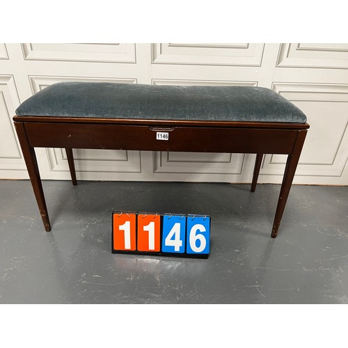 1146 - Vintage divet stool with lift up storage