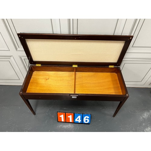 1146 - Vintage divet stool with lift up storage