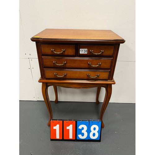 1138 - French style small chest