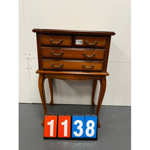 1138 - French style small chest