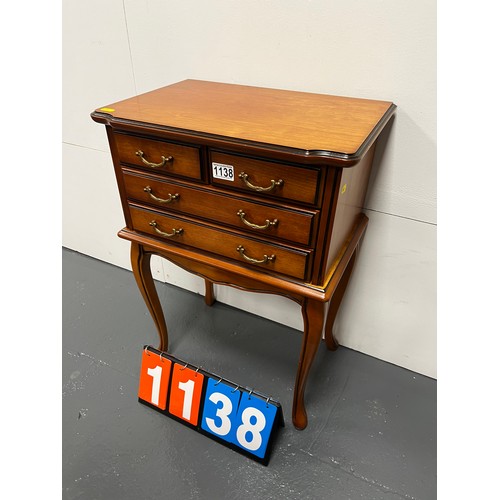 1138 - French style small chest