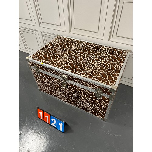 1121 - Large leopard print trunk