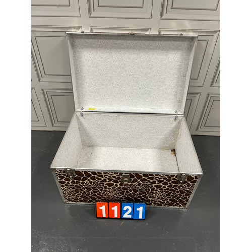 1121 - Large leopard print trunk