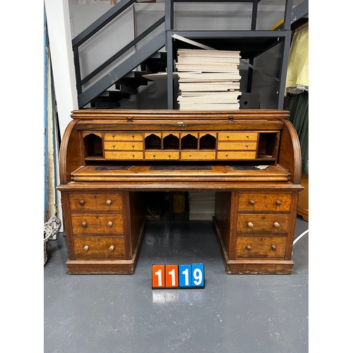 1119 - Fabulous Victorian oak leather top dome top desk with pull out work space