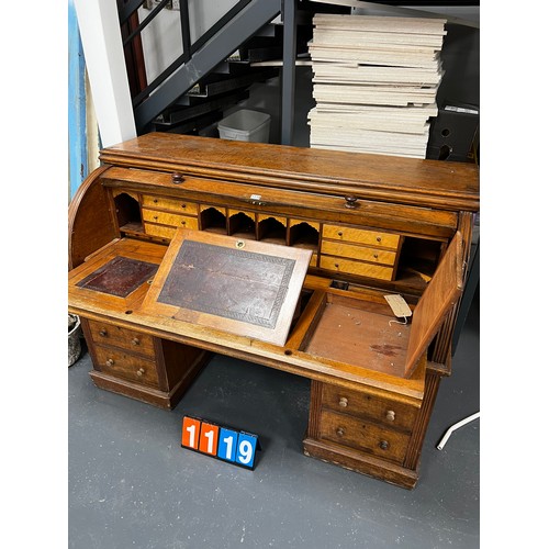 1119 - Fabulous Victorian oak leather top dome top desk with pull out work space