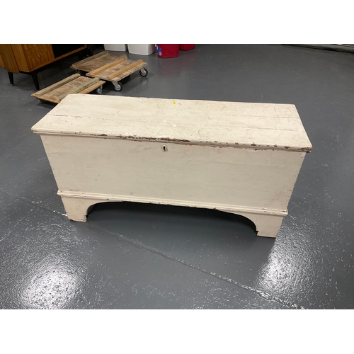 1158I - Early Victorian pine blanket box