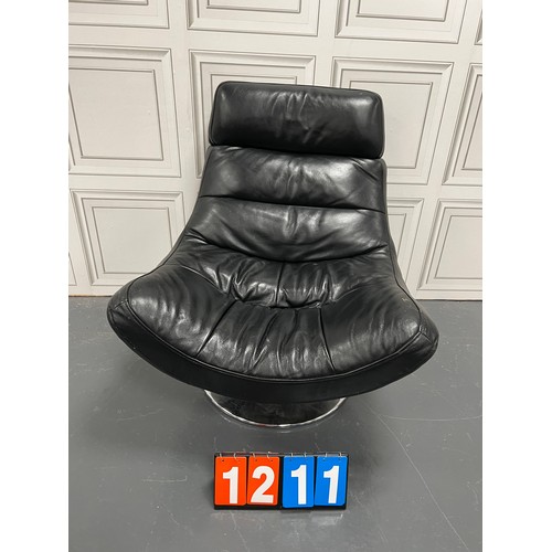 1211 - Mid century swivel egg chair