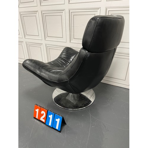 1211 - Mid century swivel egg chair