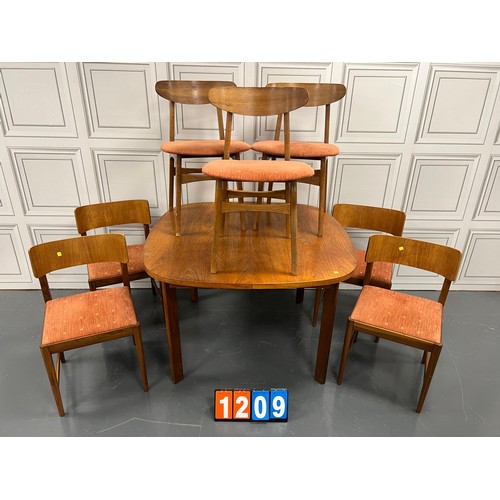 1209 - Table + 7 chairs