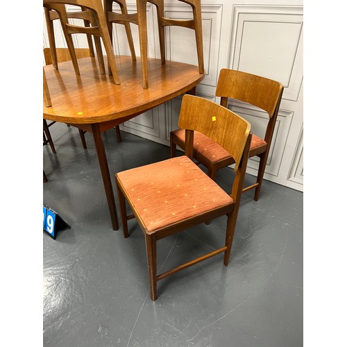 1209 - Table + 7 chairs