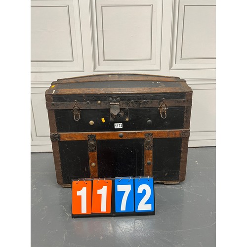 1172 - Old wooden trunk