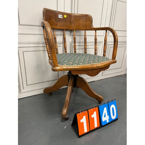 1140 - Early 20th century oak captains chair