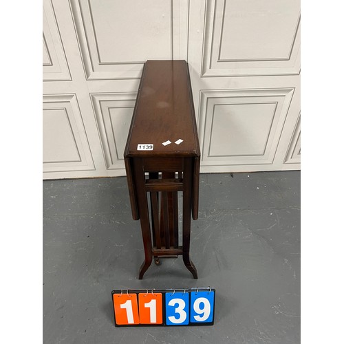 1139 - Edwardian walnut sutherland table