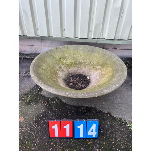 1114 - Large concrete garden planter