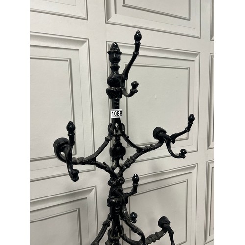 1088 - Good qualtity 20th century cast iron coat & hat stand