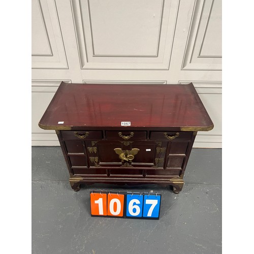 1067 - Oriental 20th century cabinet