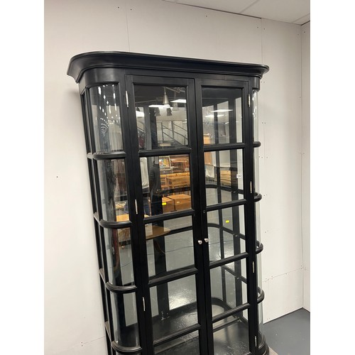 1043 - Superb qualtity shop/ display cabinet inc shelfs