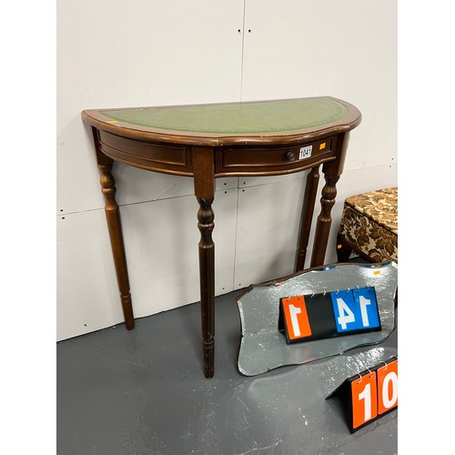 1041 - 1/2 Moon table + sewing box + mirror