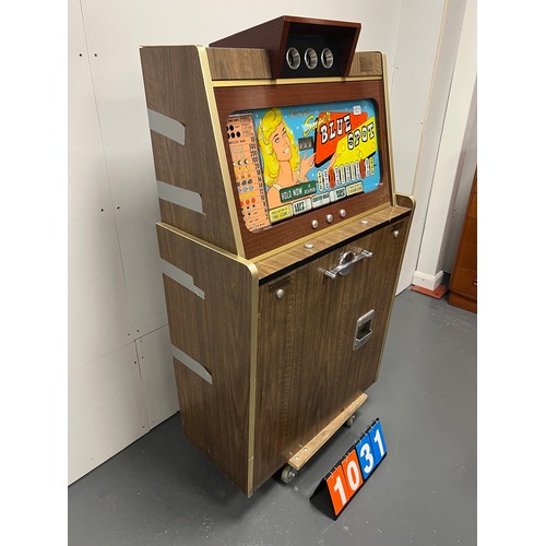 1031 - Mid century retro arcade machine