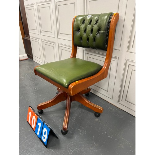 1019 - Leather chesterfield office chair