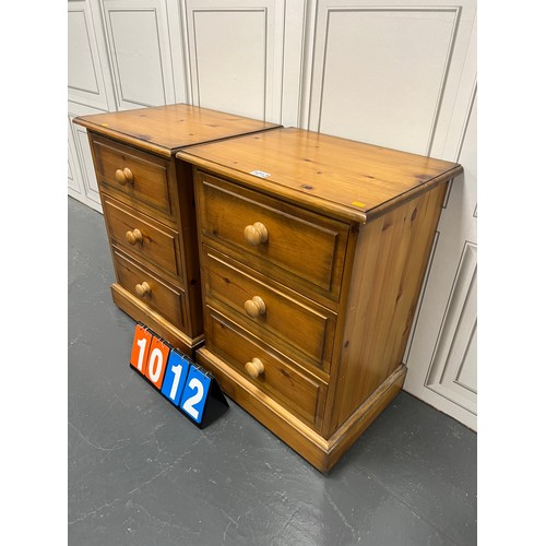 1012 - Pair of solid pine bedside cabinet/ chests