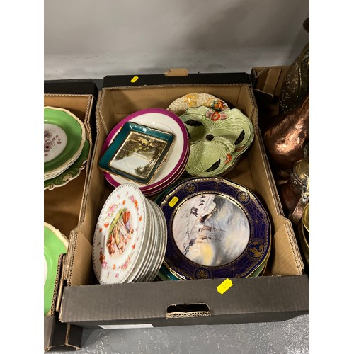 177 - 2 Boxes decorative plates & tazzas